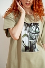 Джемпер женский с коротким рукавом, Цвет: оливковый, принт часы - фото 4